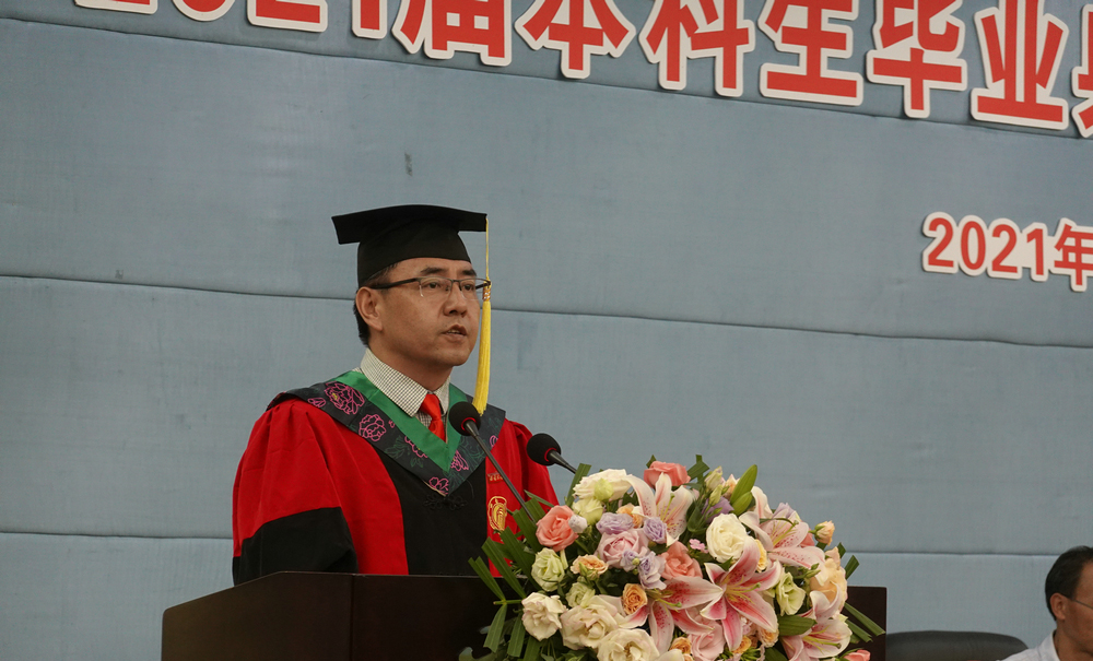 教师代表发言.jpg