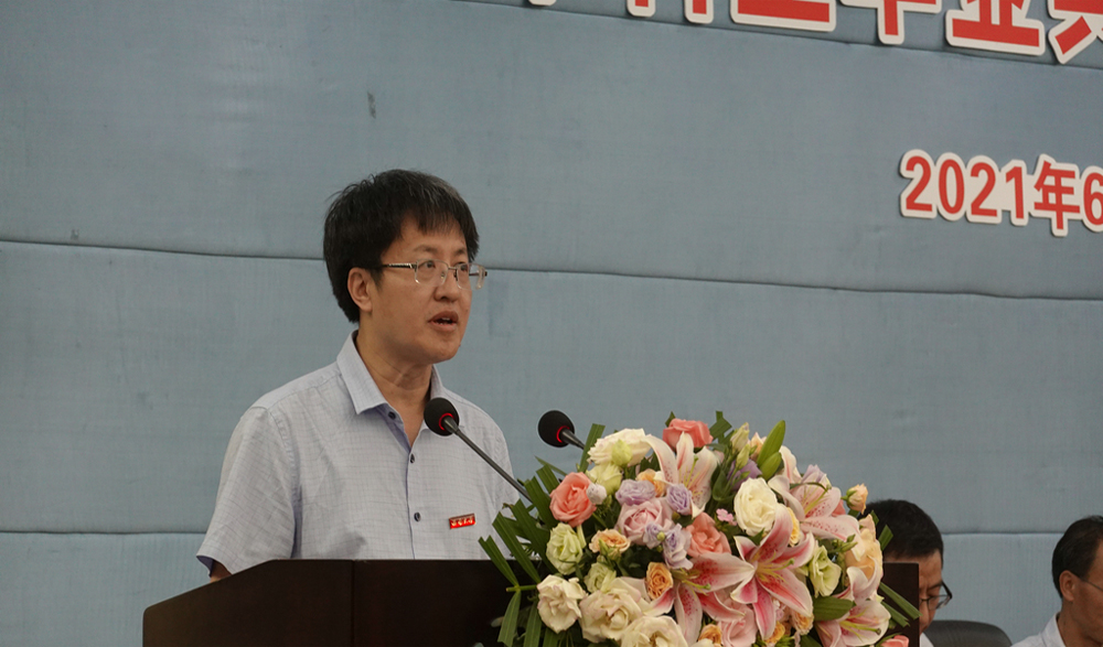 赵智华书记宣读文件.jpg